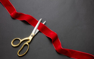 scissors cutting ribbono